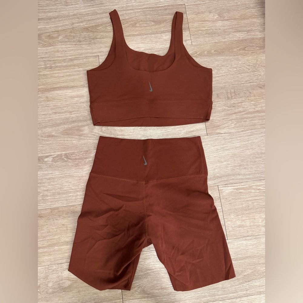 Nike YOGA set!! Never worn 💗